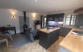 Ty Gwyn Cottage & Hot Tub